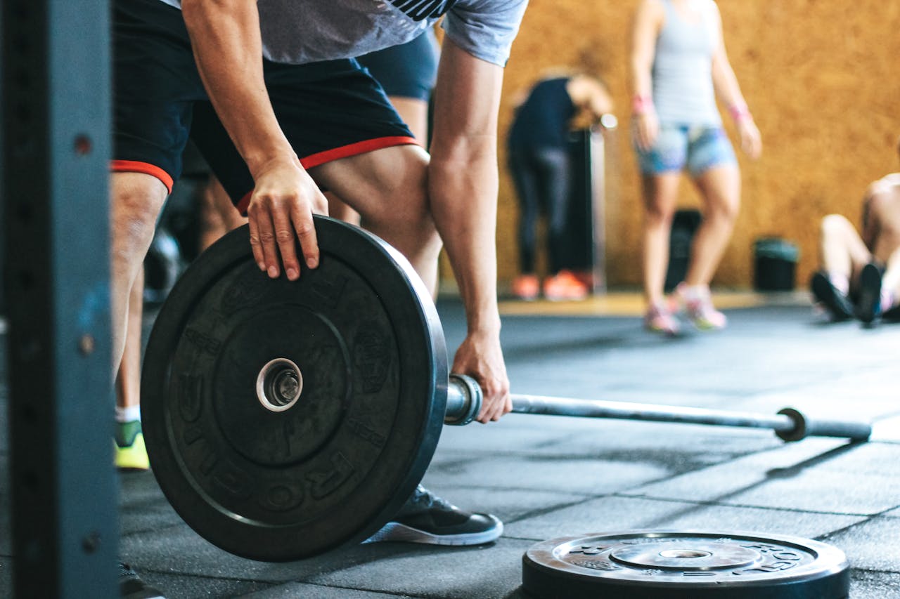 about-01 Focused weightlifting session in a gym with diverse athletes participating indoors.